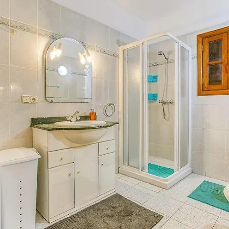 Hogar Palmera With Pool & Daire Playa Honda (Lanzarote)