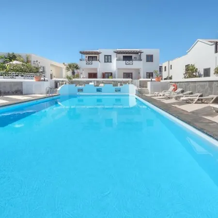 Hogar Palmera With Pool & Daire